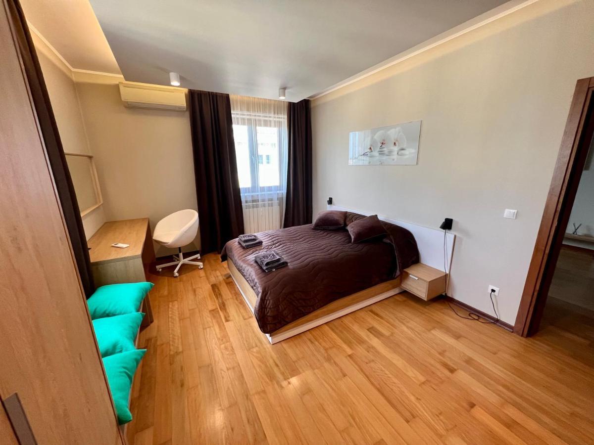 Location ! Location ! Location ! Garden View Oak Apartment *