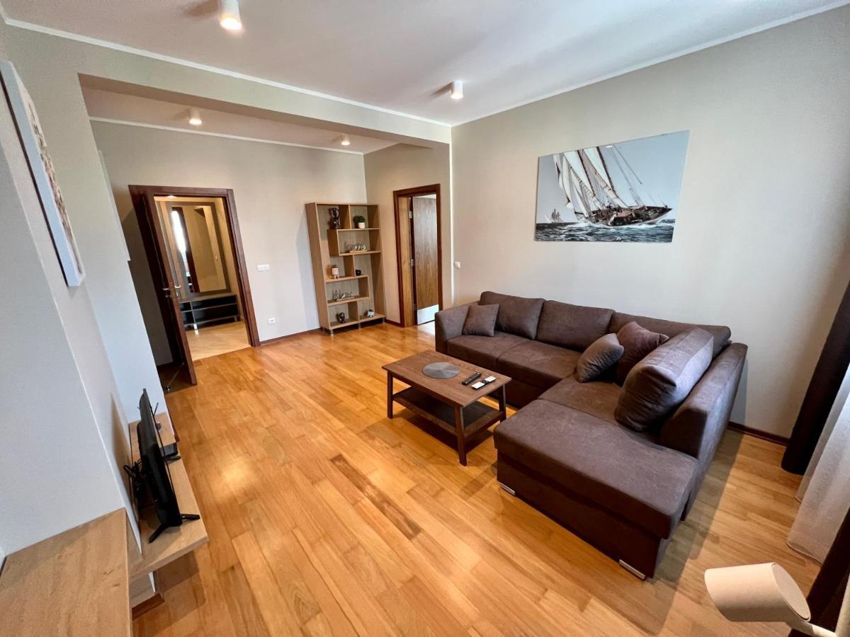 Location ! Location ! Location ! Garden View Oak Apartment Sofia